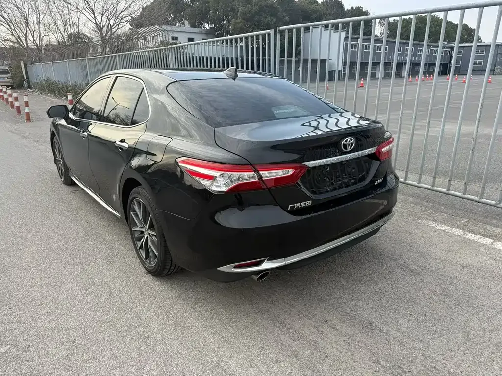 Toyota Camry — фото 9