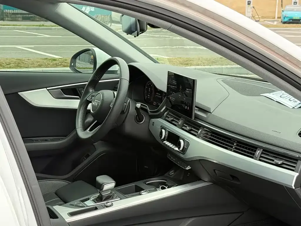 Audi A4L 2022 из CN, фото 5