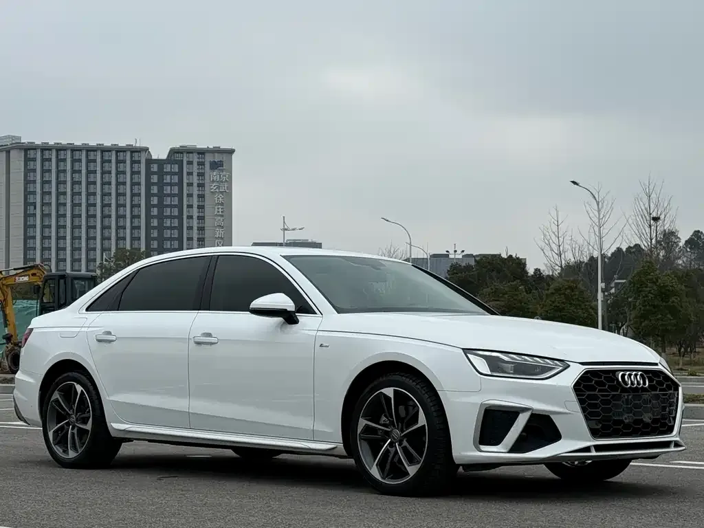 Audi A4L 2022 из CN, фото 2