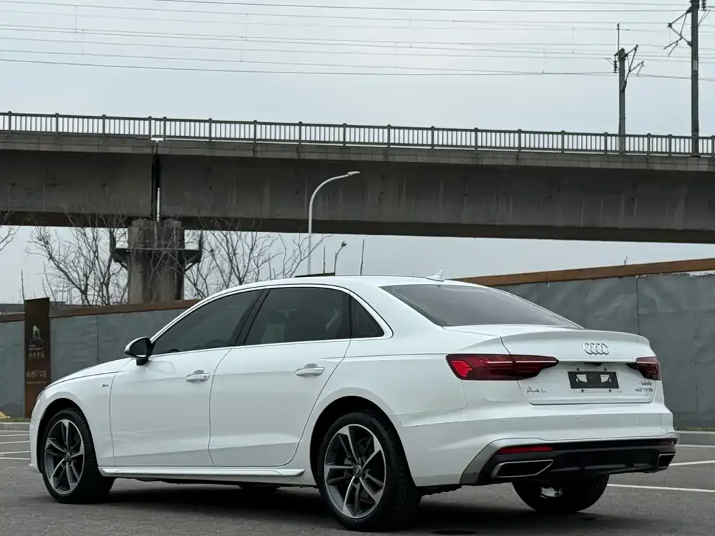 Audi A4L 2022 из CN, фото 3