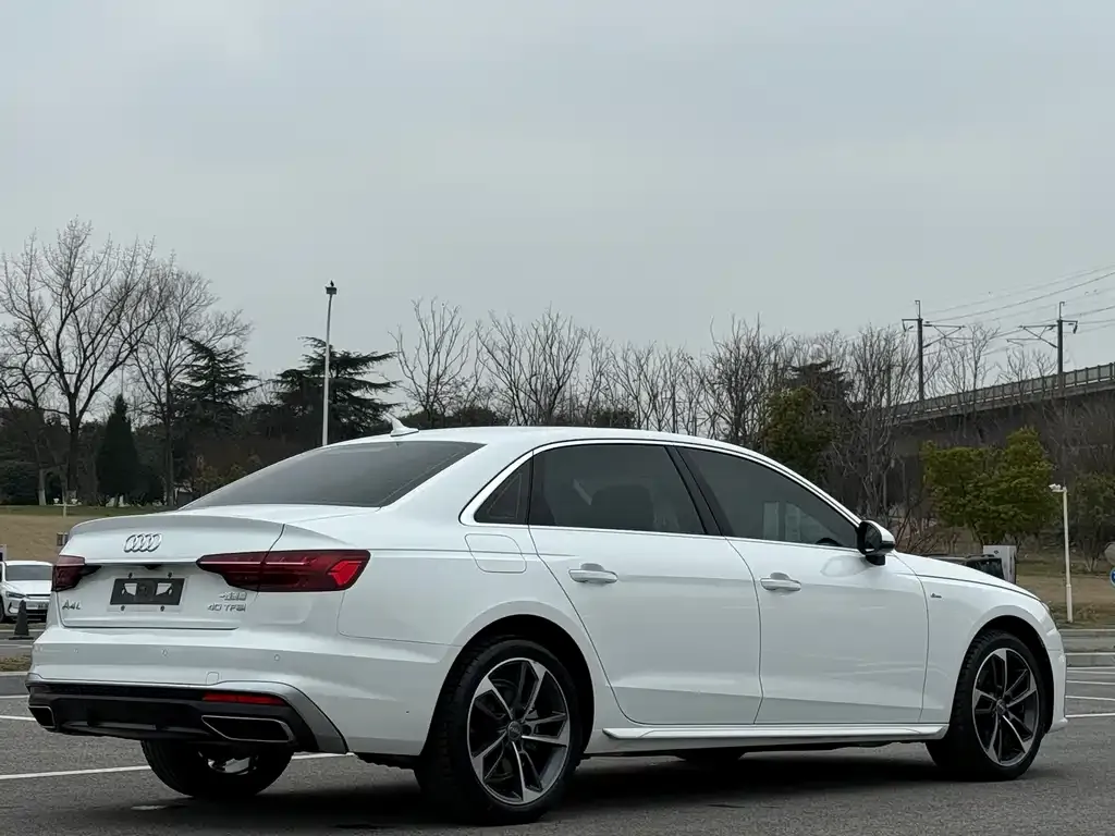 Audi A4L 2022 из CN, фото 10