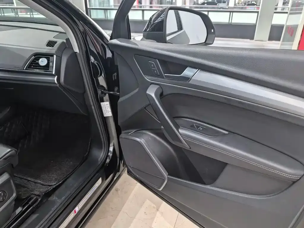Audi Q5L 2021 из CN, фото 4