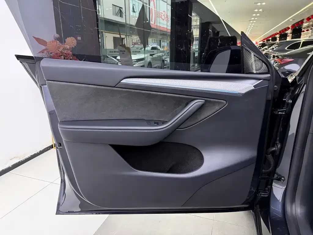 Tesla Model Y 2024 из CN, фото 3