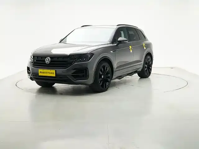 Volkswagen Touareg — фото 1