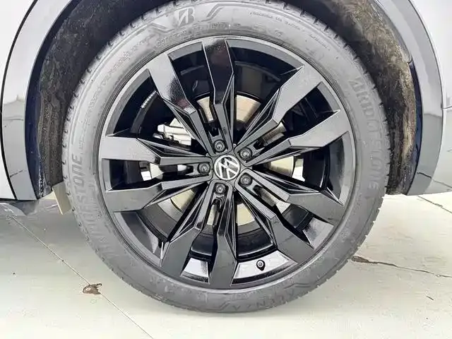 Volkswagen Touareg — фото 10