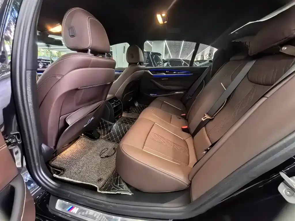 BMW 5 Series 2024 из CN, фото 9