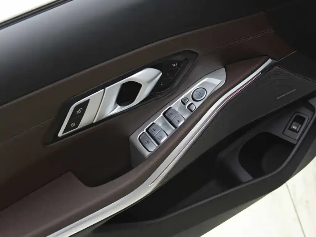 BMW 3 Series 2024 из CN, фото 8