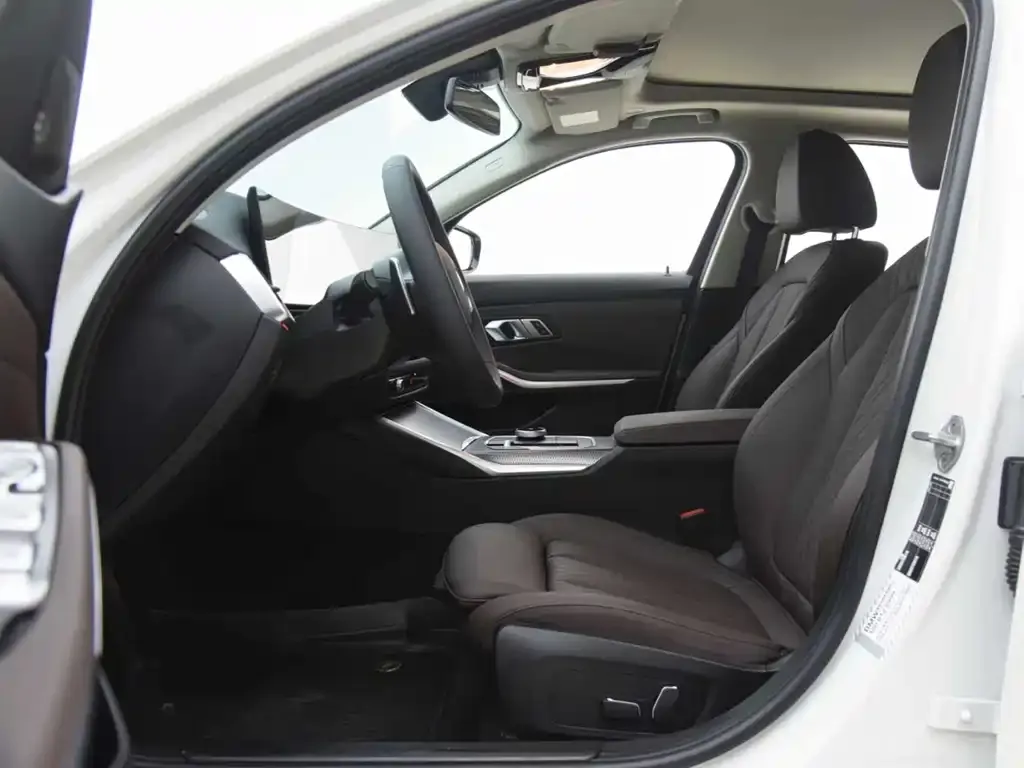 BMW 3 Series 2024 из CN, фото 2