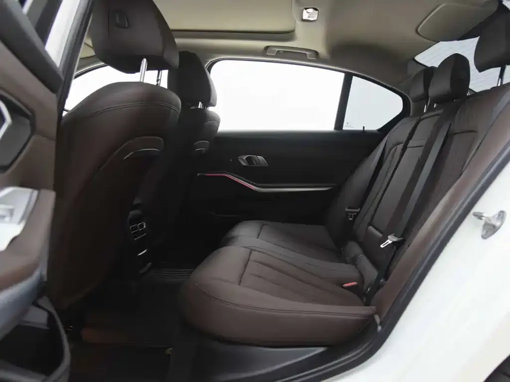 BMW 3 Series 2024 из CN, фото 9