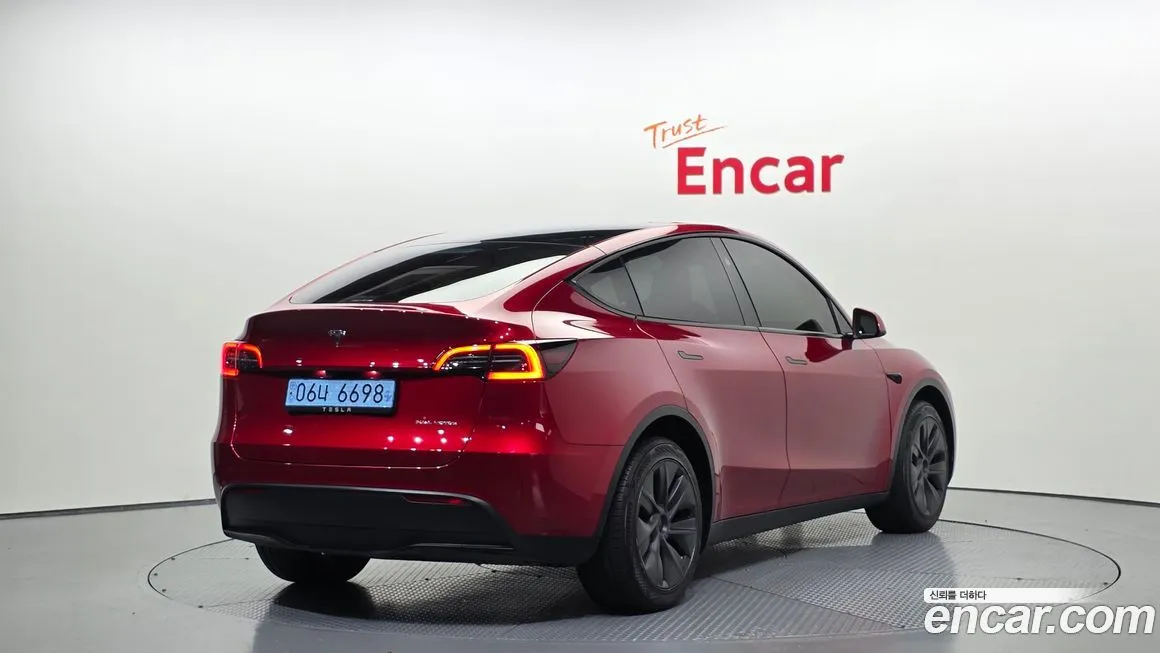Tesla Model Y — фото 8