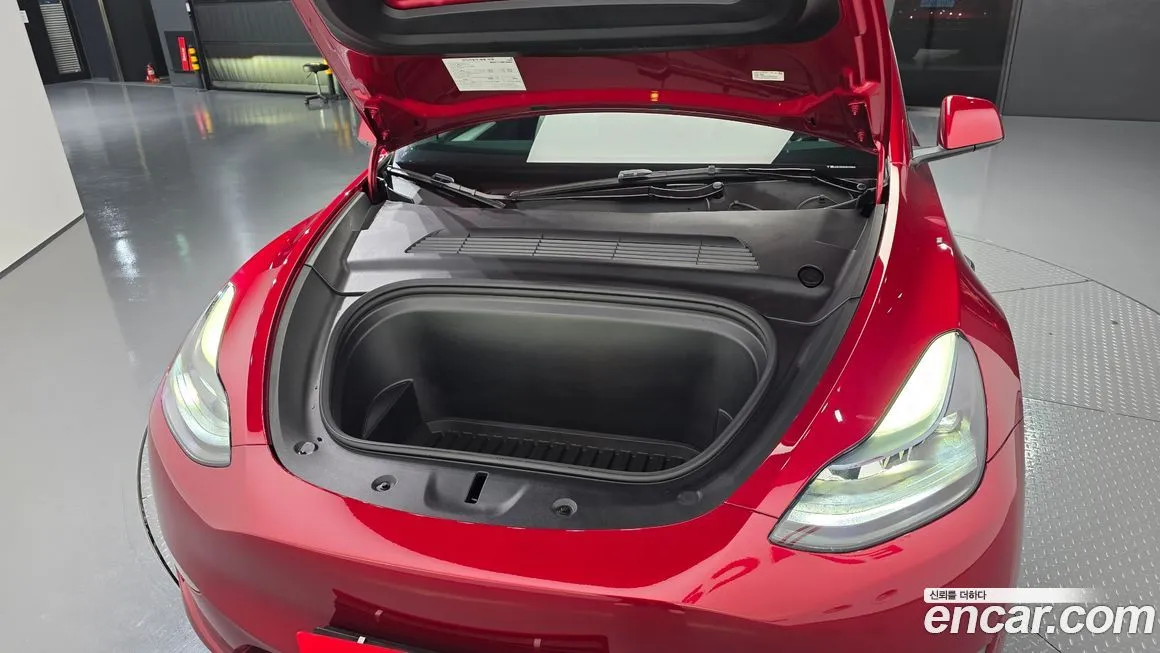 Tesla Model Y — фото 10