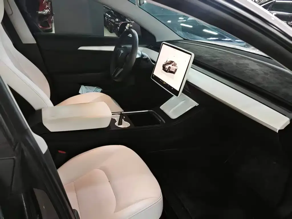 Tesla Model 3 — фото 3