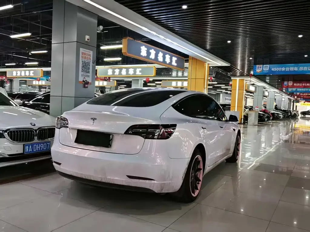 Tesla Model 3 — фото 4