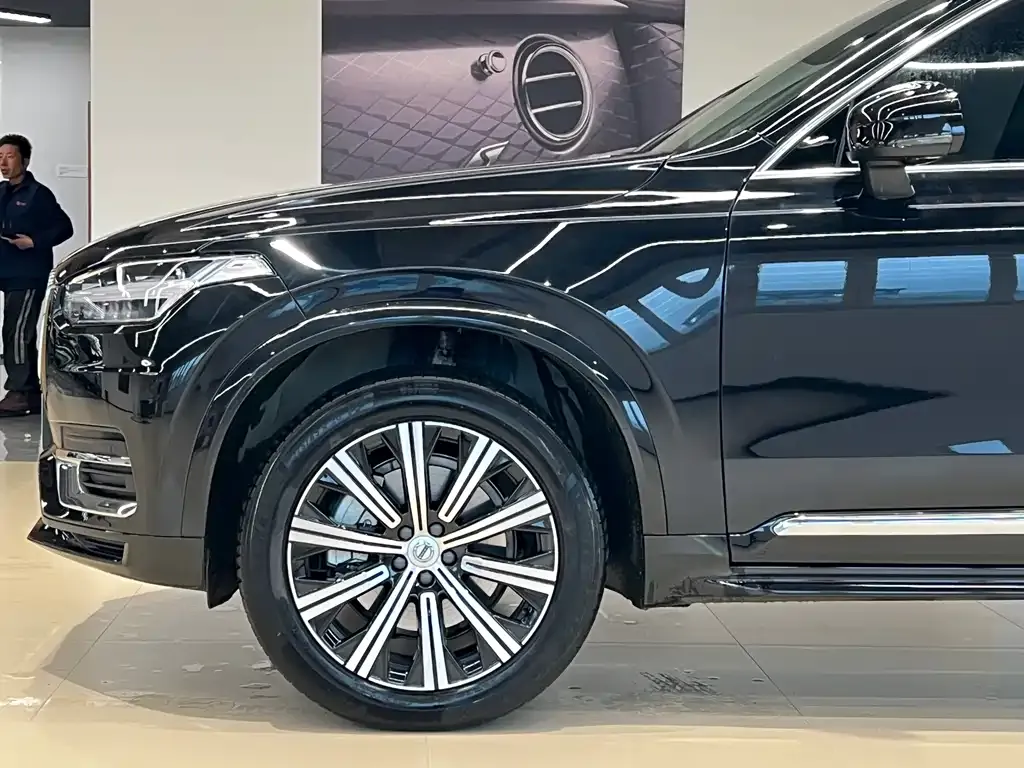 Volvo XC90 — фото 9