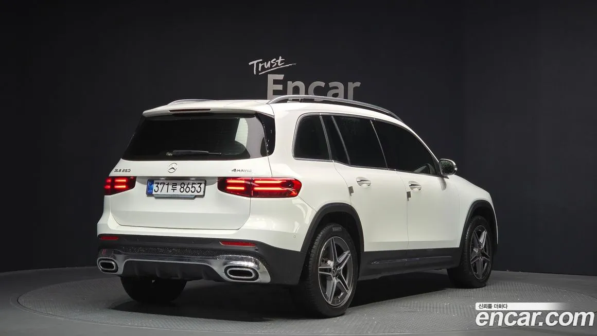 Mercedes-Benz GLB-Class — фото 4