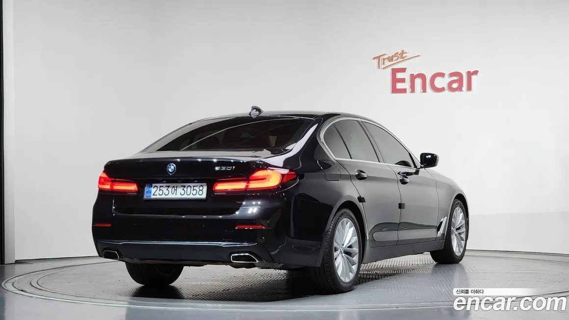 BMW 5-Series 2021 из KR, фото 2