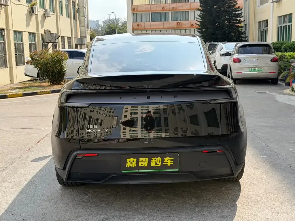 Tesla Model Y — фото 6
