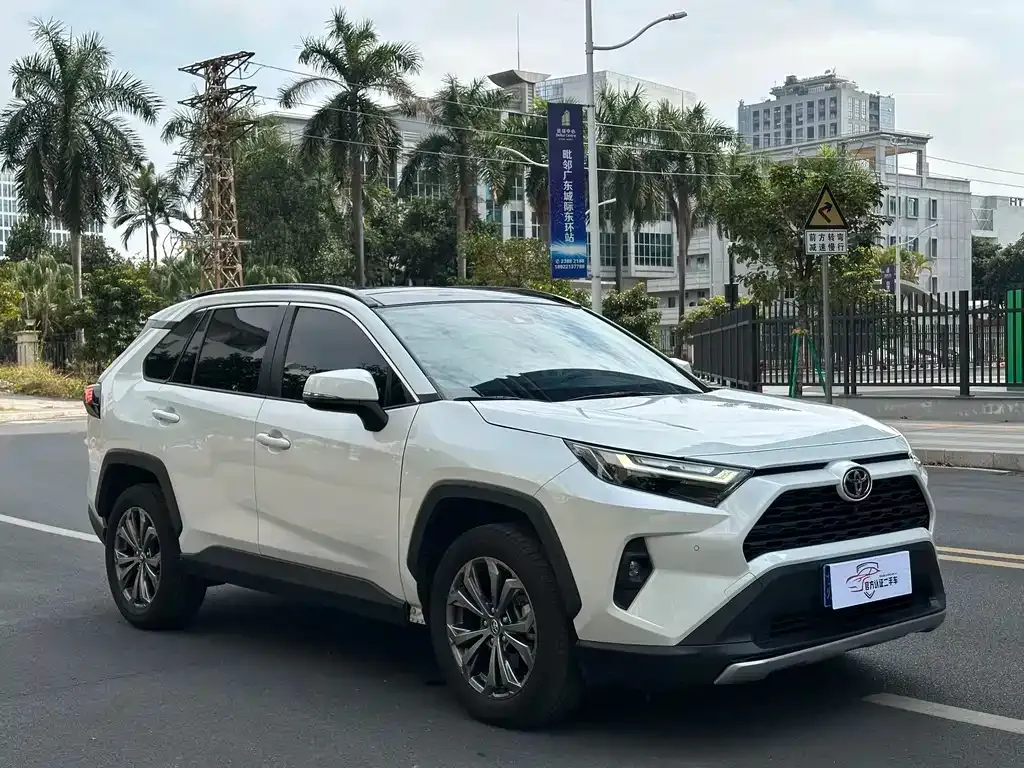 Toyota RAV4 — фото 9