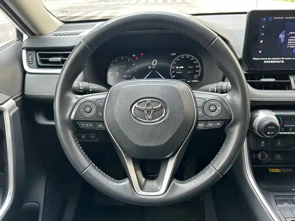 Toyota RAV4 — фото 8