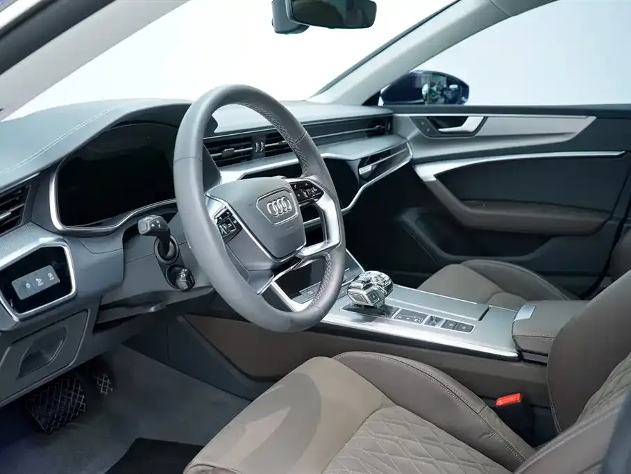 Audi A7L — фото 10