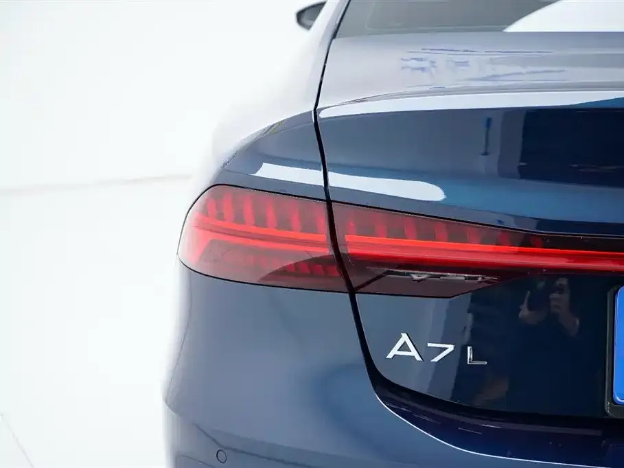 Audi A7L — фото 9