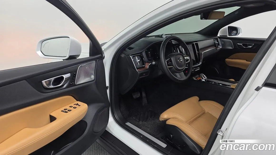 Volvo V60 2023 из KR, фото 3