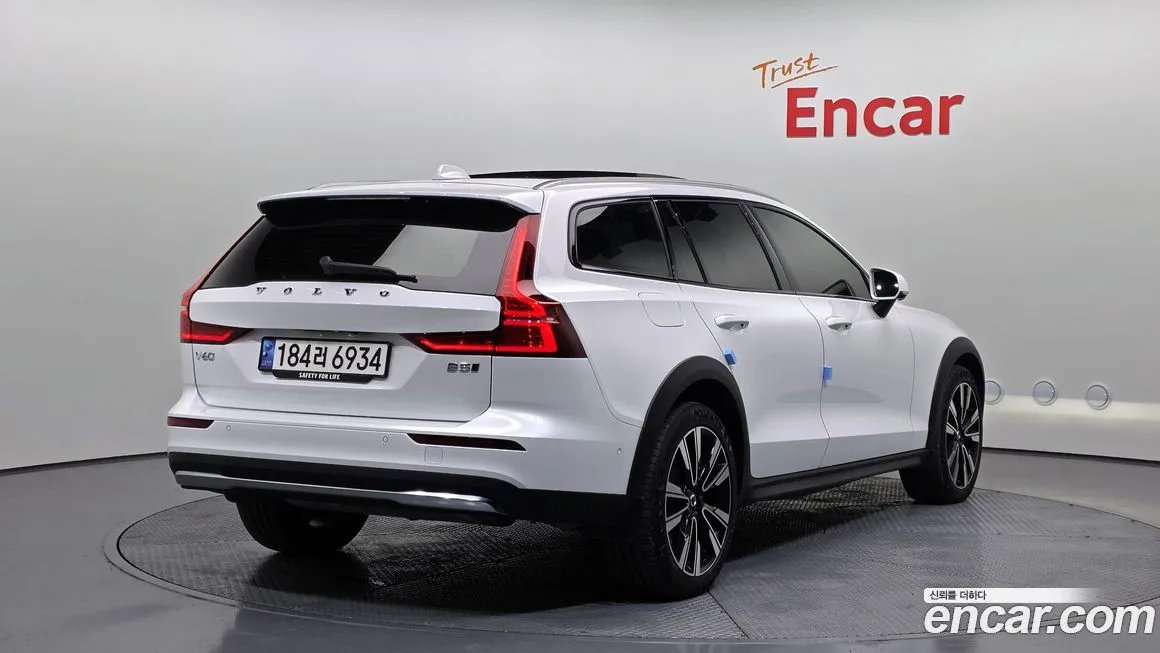 Volvo V60 2023 из KR, фото 9