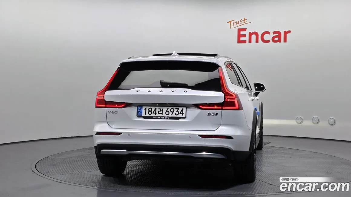 Volvo V60 2023 из KR, фото 4