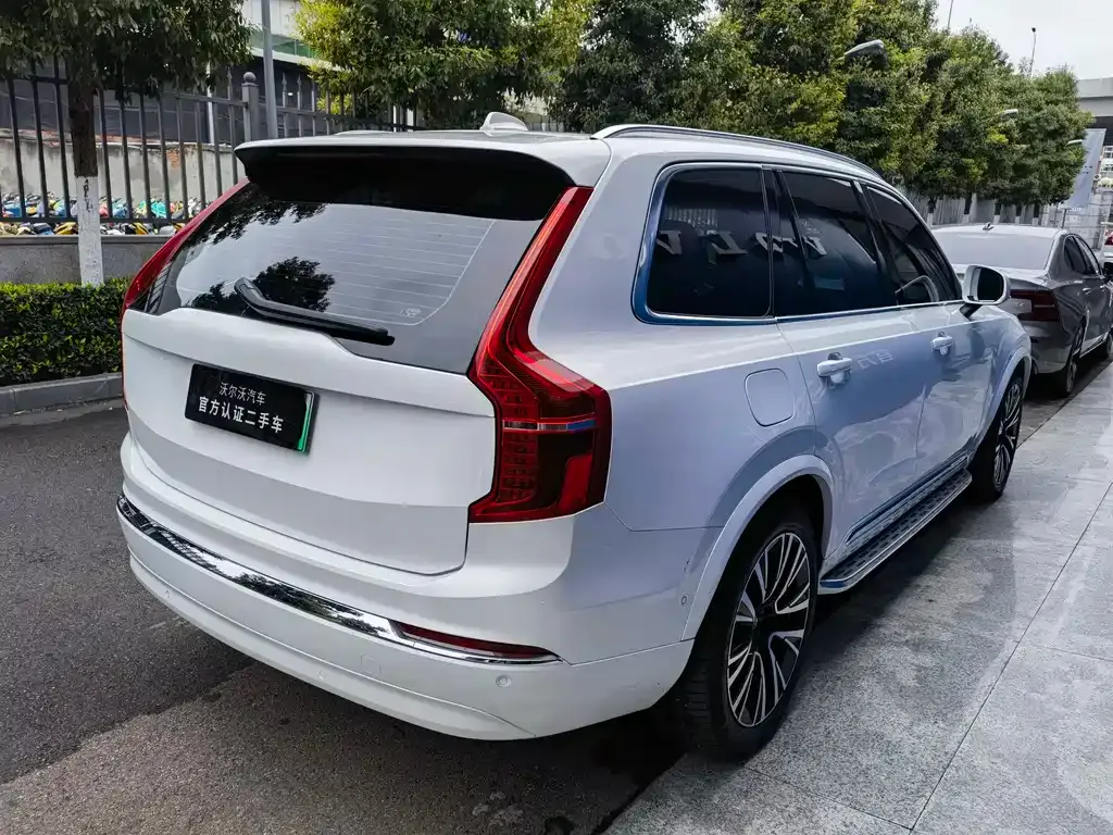 Volvo XC90 PHEV — фото 9