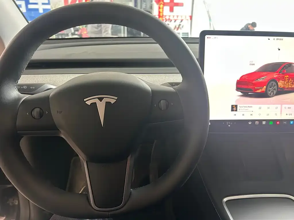 Tesla Model Y — фото 3