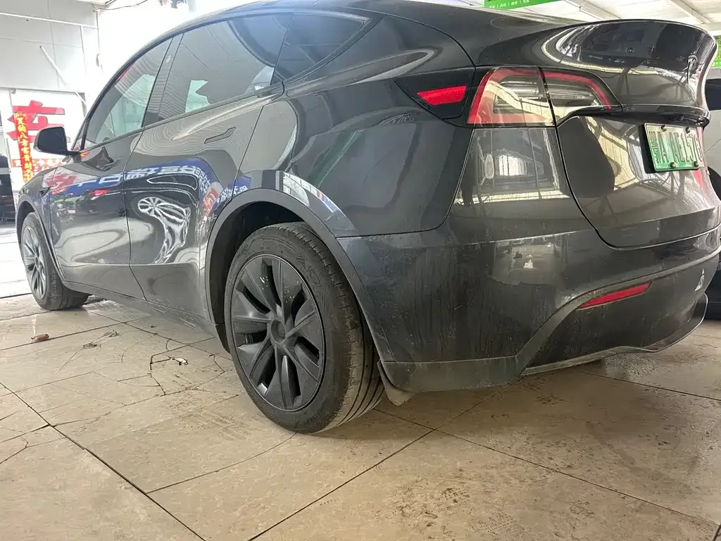 Tesla Model Y — фото 7