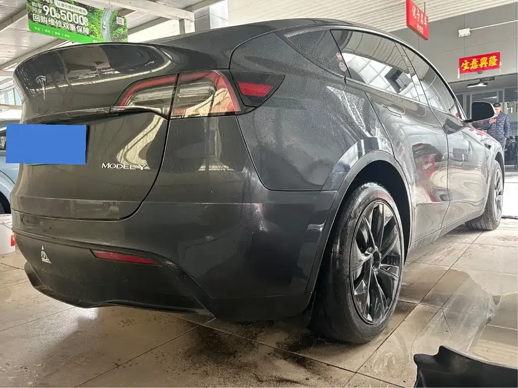 Tesla Model Y — фото 9