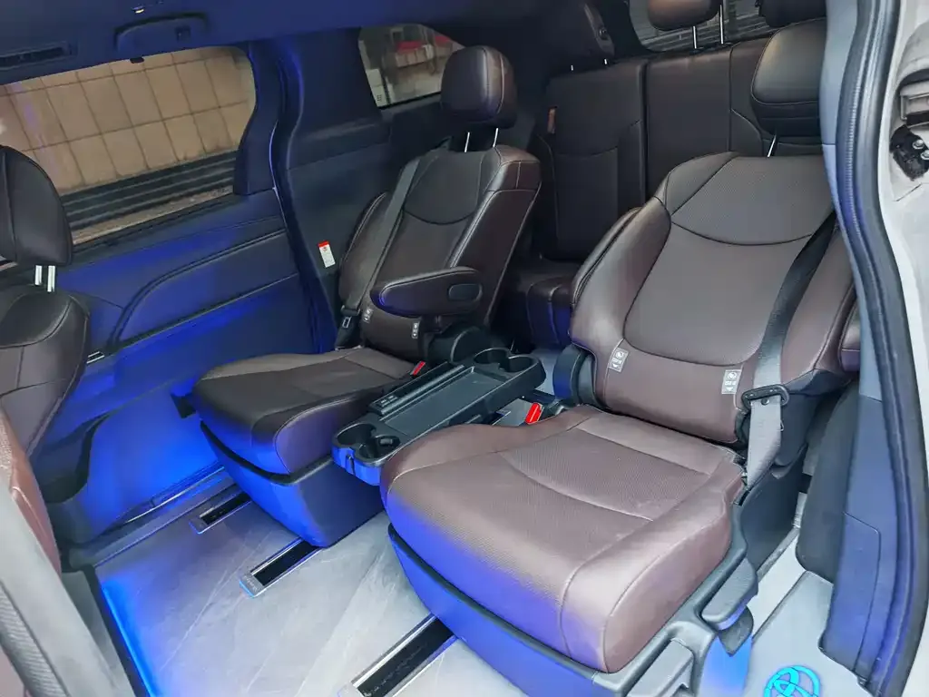 Toyota Granvia 2025 из CN, фото 3