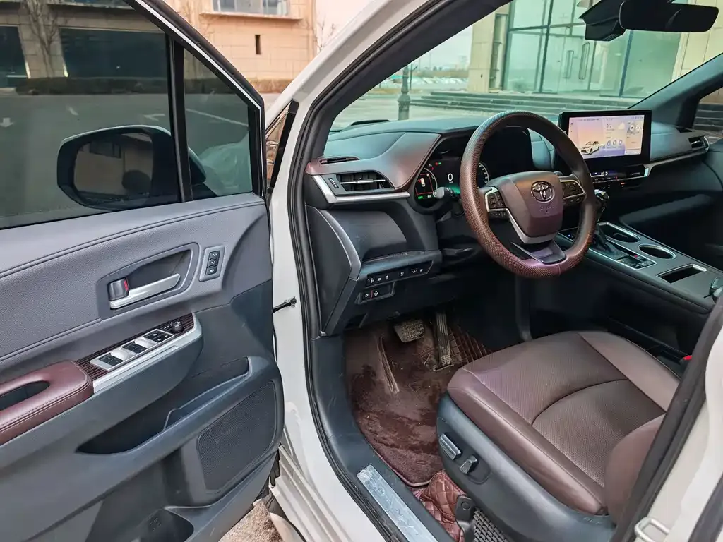 Toyota Granvia 2025 из CN, фото 9