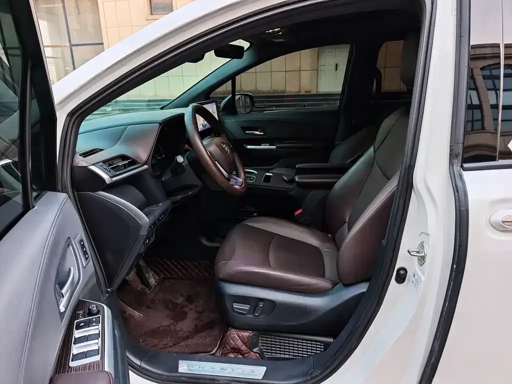Toyota Granvia 2025 из CN, фото 4