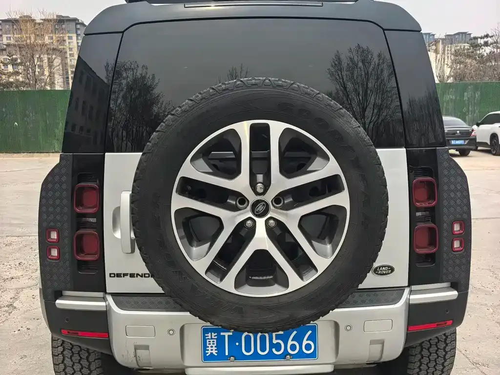 Land Rover Defender — фото 9
