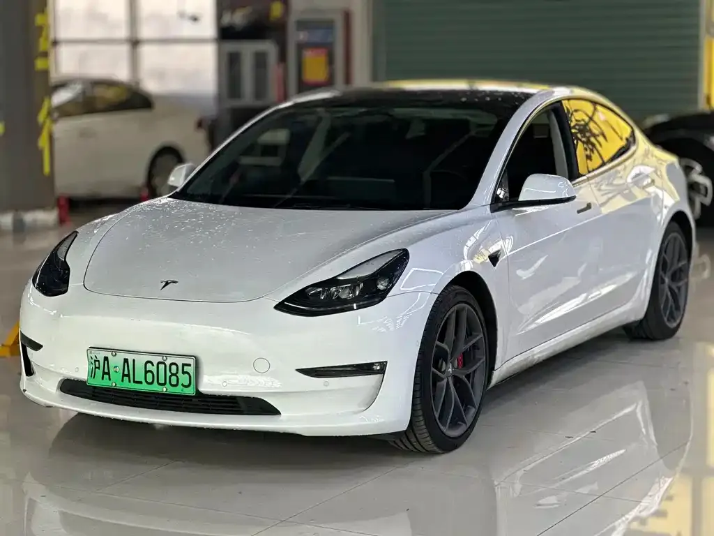 Tesla Model 3 — фото 1