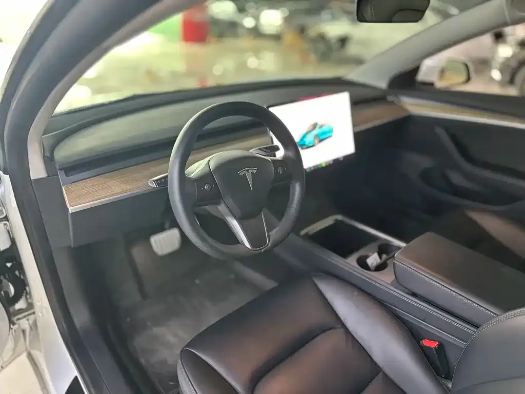 Tesla Model 3 — фото 5