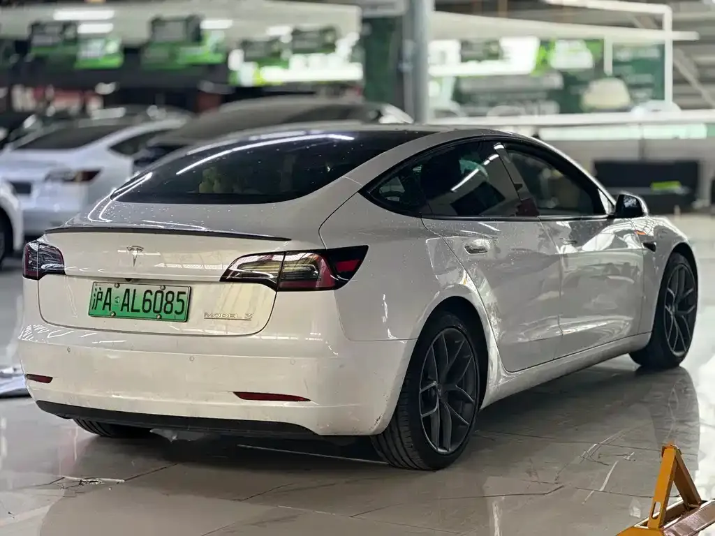 Tesla Model 3 — фото 9
