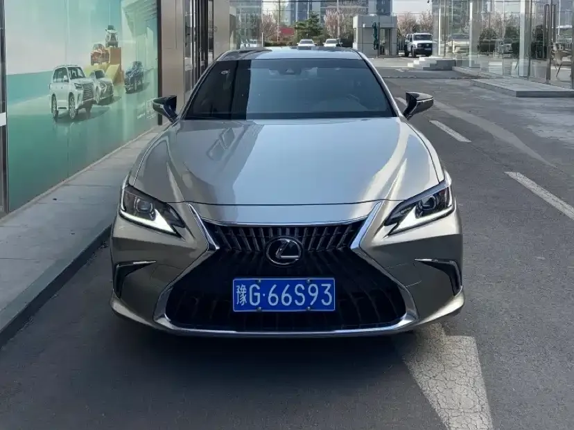 Lexus ES — фото 10
