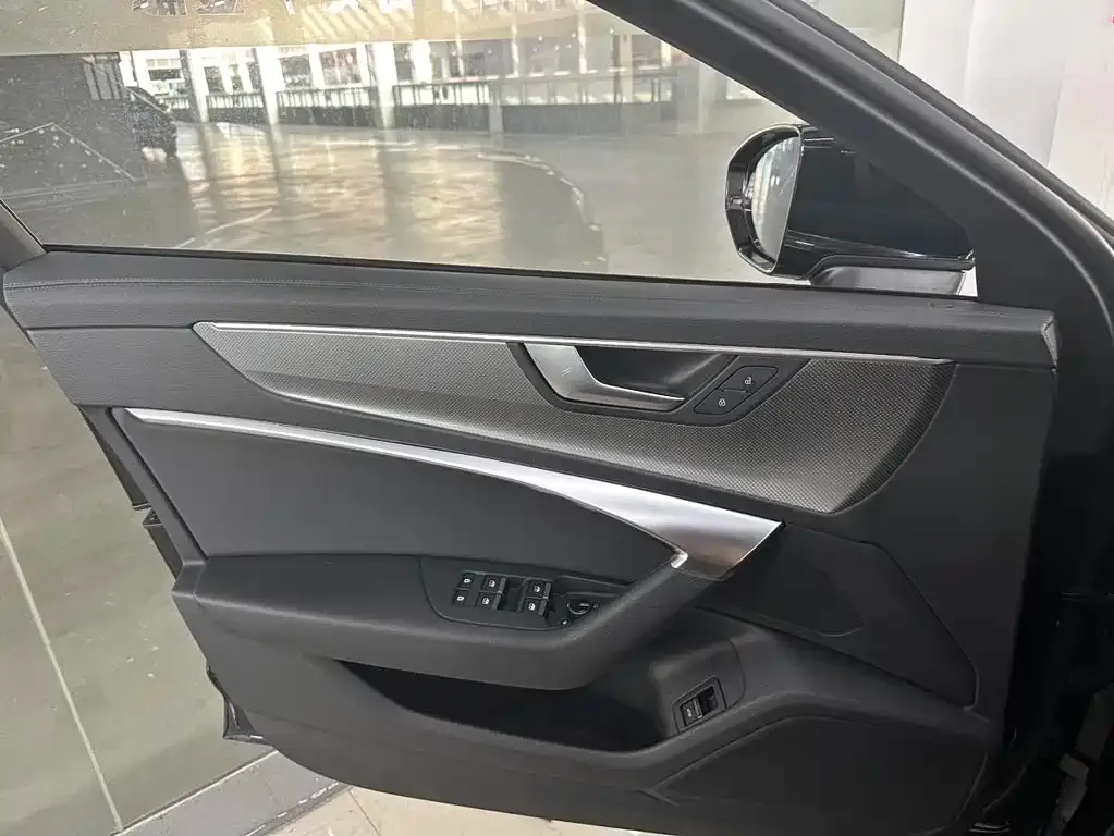 Audi A6L 2022 из CN, фото 9