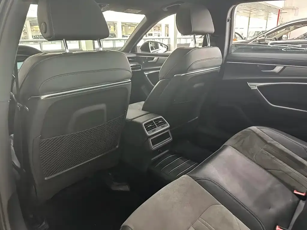 Audi A6L 2022 из CN, фото 2