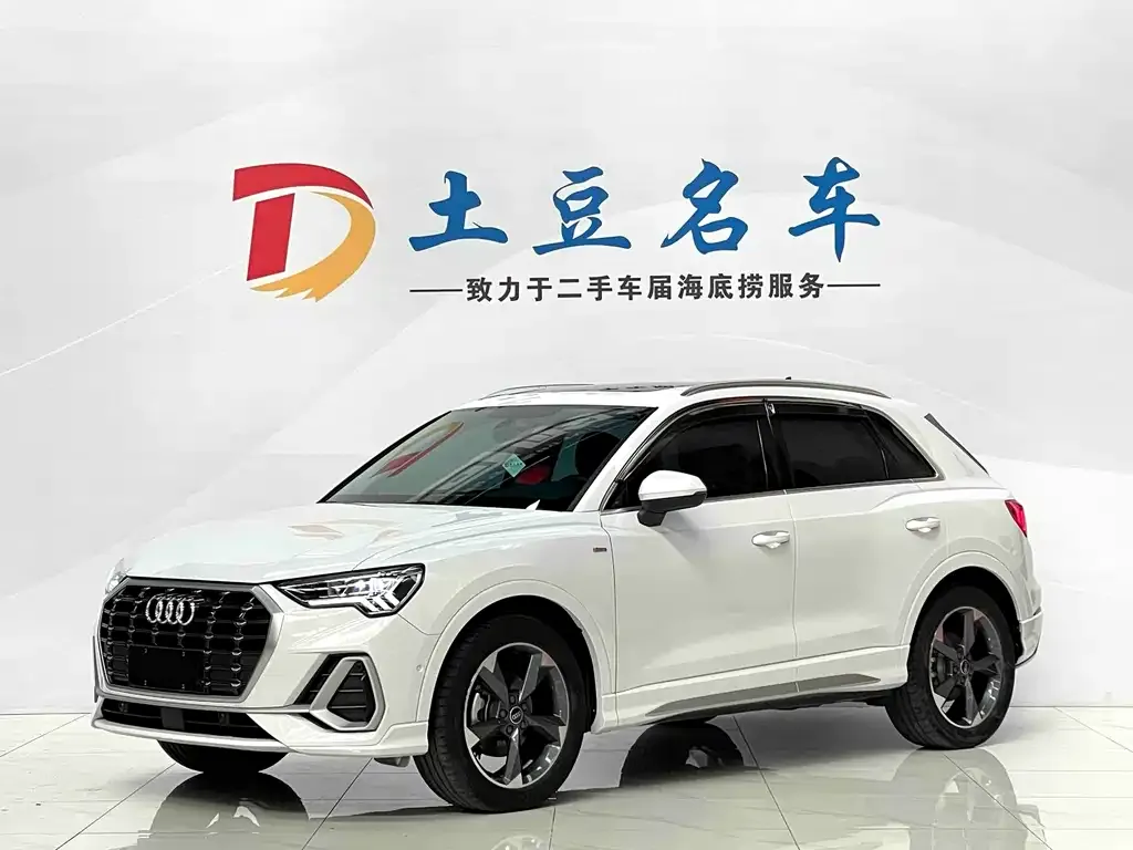 Audi Q3 — фото 1
