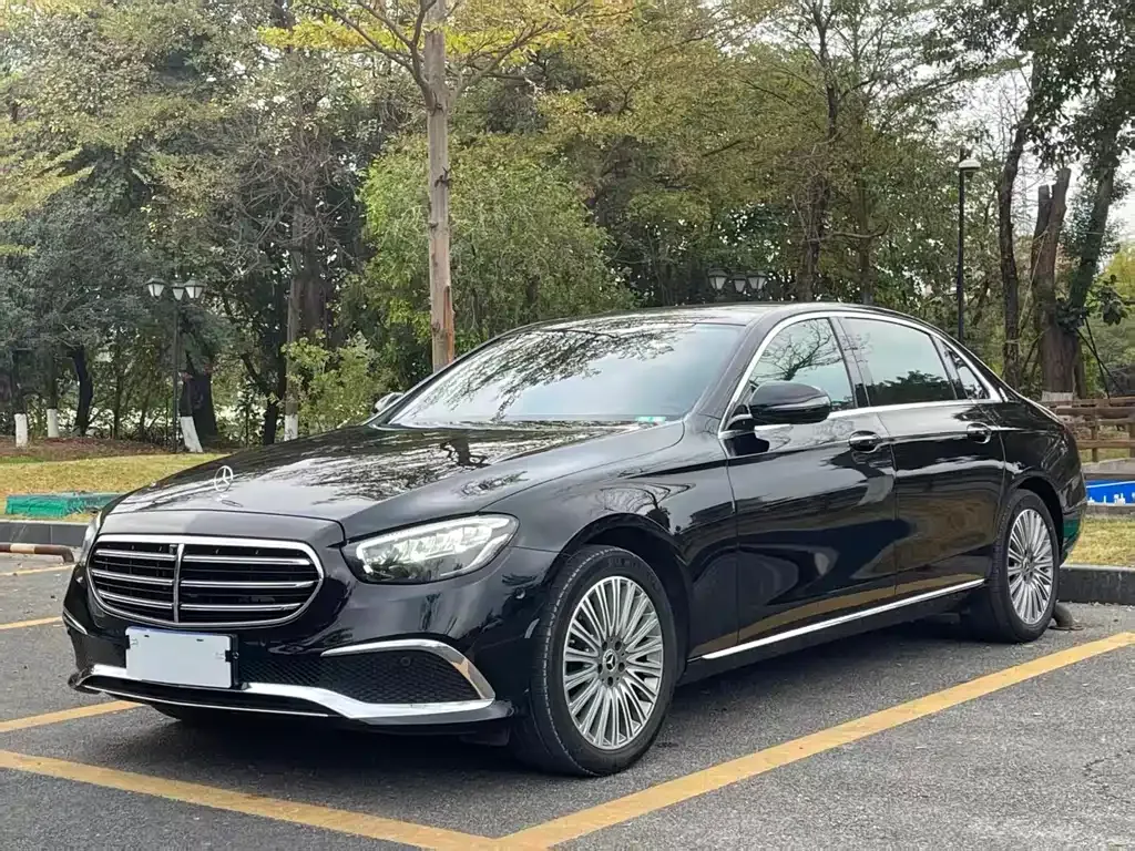 Mercedes-Benz E-Class — фото 1