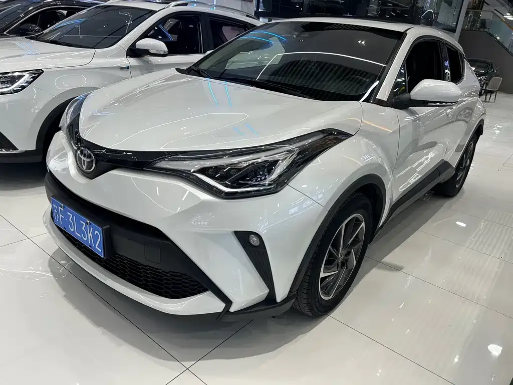 Toyota C-HR — фото 1