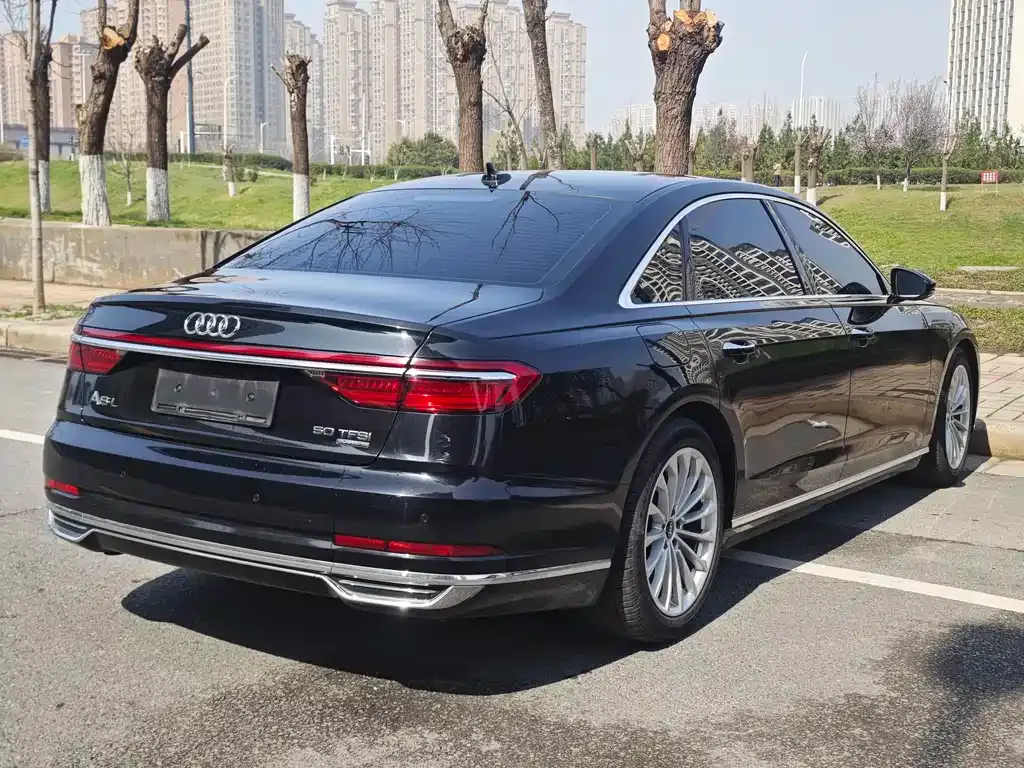 Audi A8 — фото 10