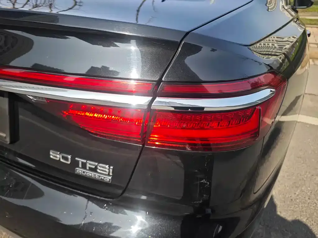 Audi A8 — фото 5