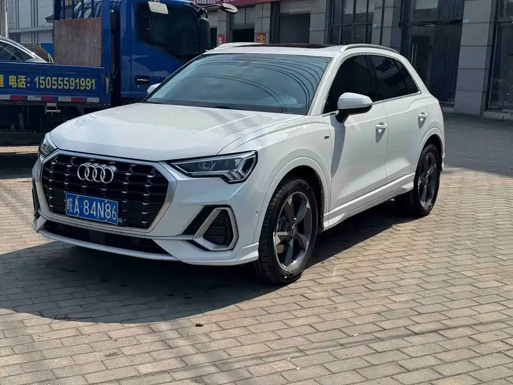 Audi Q3 — фото 1