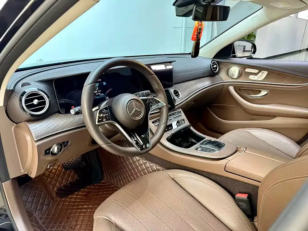 Mercedes-Benz E-Class — фото 10