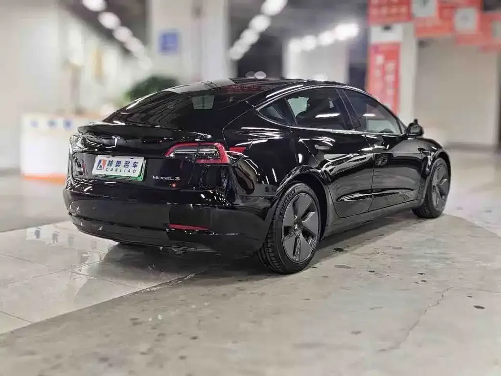 Tesla Model 3 — фото 3